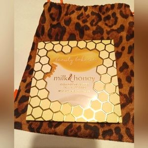 Highlighting palette, and eyeshadow palette bundle